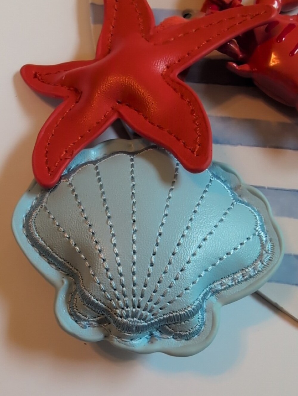 piper·k Sea Life Bag Charm Keychain - Red & Light Blue - Picture 5 of 6